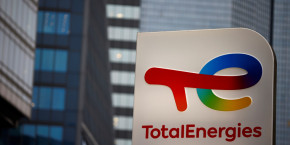 le logo de totalenergies sur une station service le logo de totalenergies sur une station service