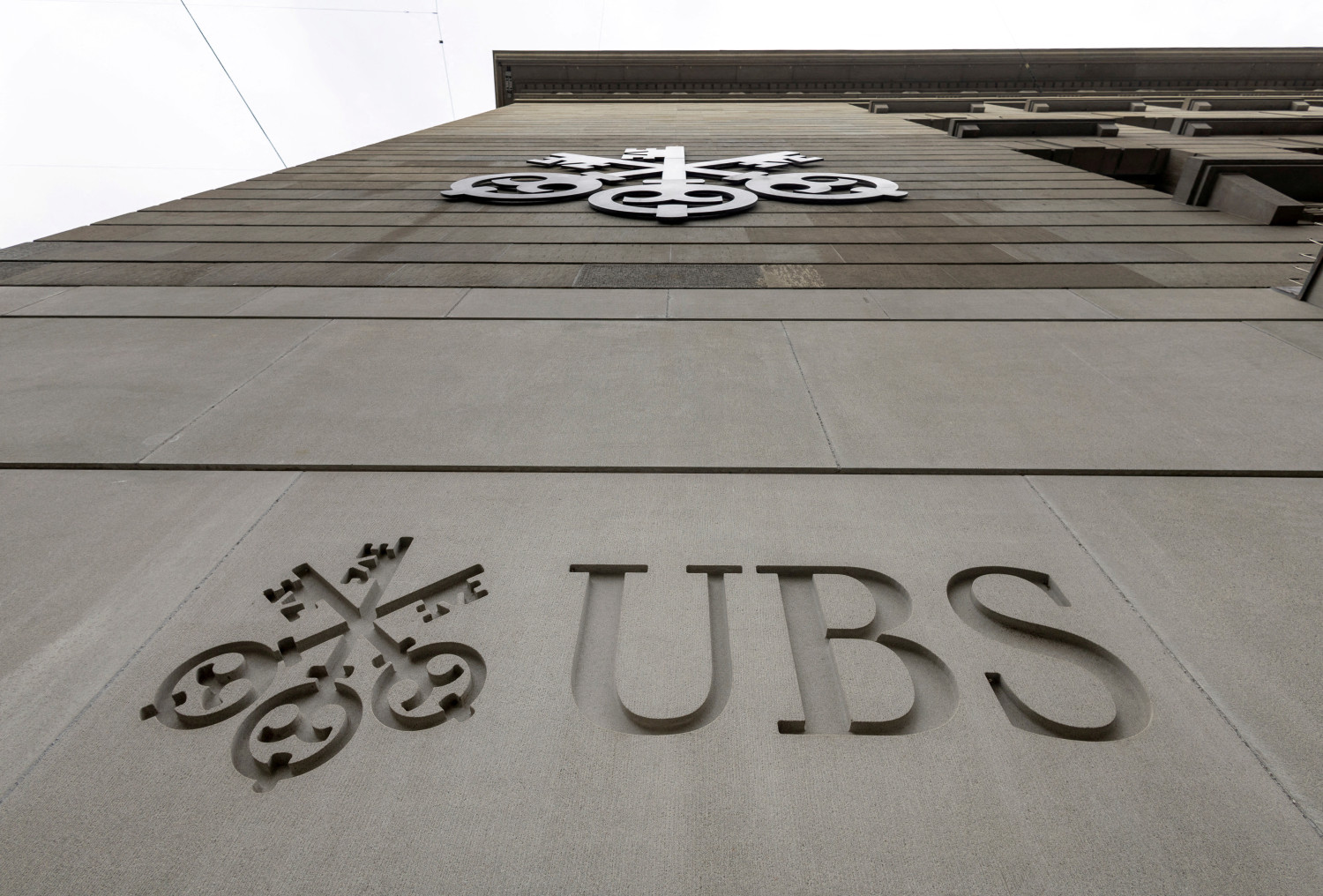 UBS espera un impacto de unos 17.000 millones por la adquisición de Credit Suisse