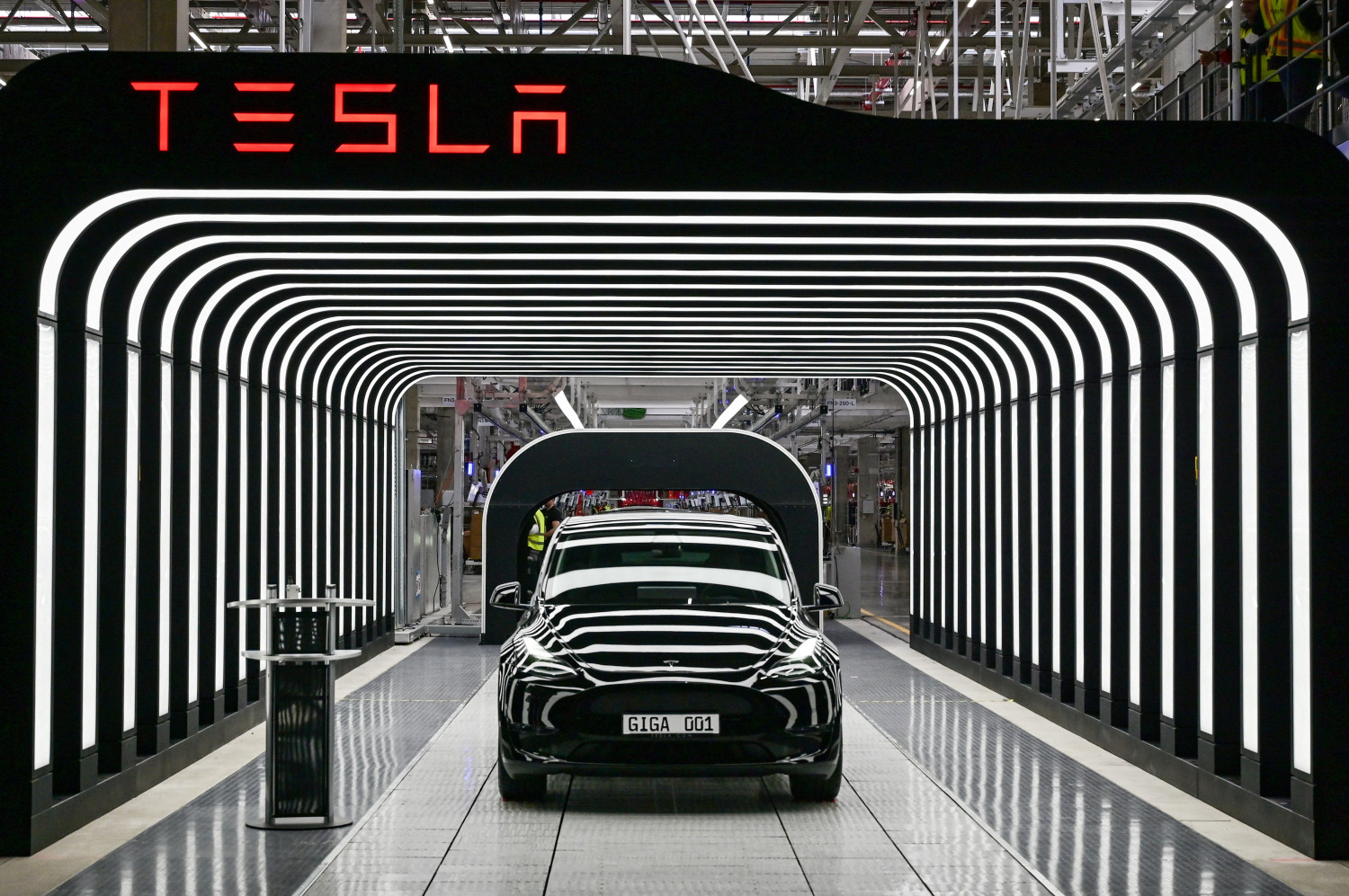 Tesla ahonda su tumultuoso 2024 y genera dudas: Los inversores necesitan resultados