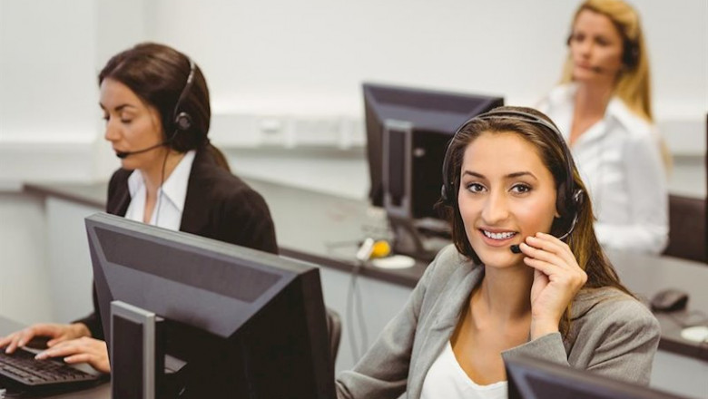 Agente de un 'call center' | EP - Archivo ep agente de un call center