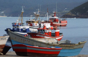 ep archivo   barcos pesqueros en un puerto corunes galicia