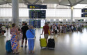 ep archivo   imagen de archivo de viajeros en el aeropuerto malaga costa del sol de malaga
