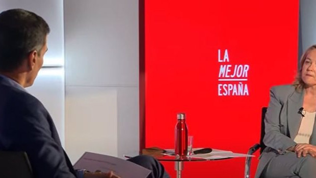 ep archivo   imagen del conversatorio entre el presidente del gobierno pedro sanchez y la