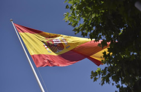 ep archivo   izado de la bandera espanola durante el acto central conmemorativo del dia de las
