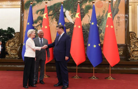 ep archivo   la presidenta de la comision europea ursula von der leyen y el presidente del consejo