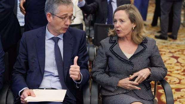 ep archivo   la vicepresidenta primera y ministra de economia nadia calvino y el gobernador del