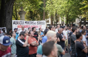 ep archivo   protesta de trabajadores de mercedes benz