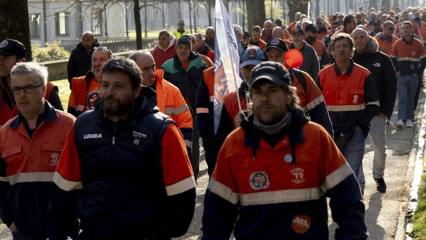 ep archivo trabajadores de tubos reunidos amorrio ep archivo trabajadores de tubos reunidos amorrio