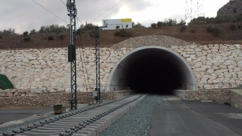 ep archivo   tunel de archidona que forma parte de la linea de alta velocidad antequera granada