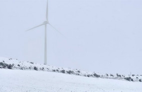 ep archivo   un molino eolico en un campo cubierto de nieve a 23 de noviembre de 2021 en maranchon