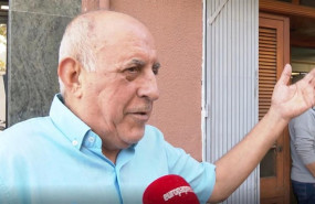 ep basilio flores dueno del bar pepe de sant vicent del raspeig alicante celebra haber repartido el