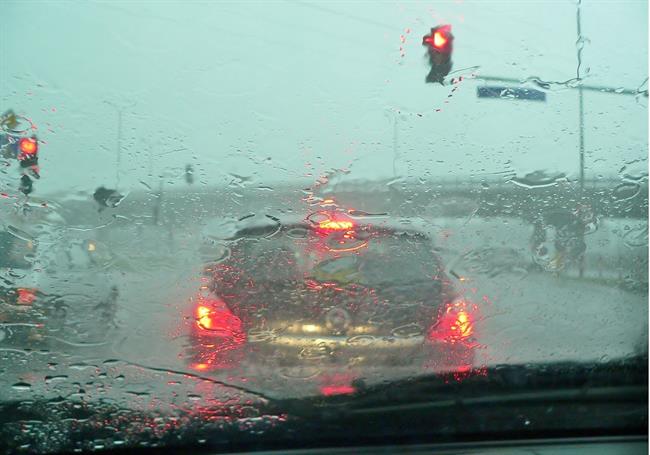 Conducción lluvia, tráfico, atasco, condiciones adversas | AUTOCASION.COM ep conduccion lluvia trafico atasco condiciones adversas