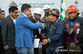 ep el gobierno y la central obrera boliviana se reunen este martes para debatir una subida del