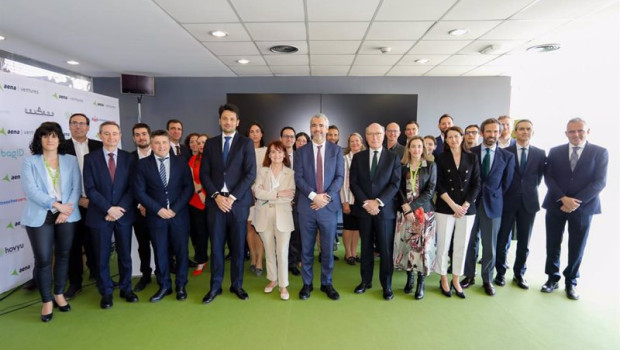 ep el presidente de aena maurici lucena con los asistentes a la demo day de aena ventures