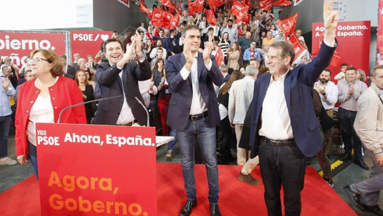 ep el presidente del gobierno en funciones pedro sanchez el secretario general del psdeg gonzalo