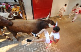 ep encierrosanfermines corredor colgandopanueloun miura