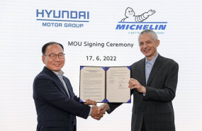 ep firma del acuerdo entre hyundai y michelin con la presencia de bong soo kim vicepresidente y jefe ep firma del acuerdo entre hyundai y michelin con la presencia de bong soo kim vicepresidente y jefe
