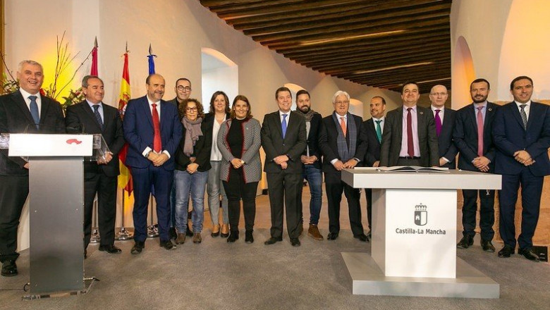 Firmado el pacto frente a la despoblación en C-LM con el reto de ir "de la mano" en todas las actuaciones futuras | JCCM ep firmado el pacto frente a la despoblacion en c-lm con el reto de ir de la mano en todas las