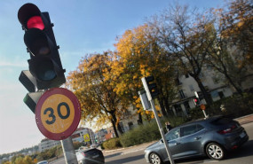 ep h en las ciudades y la perdida de seis puntos por usar el movil en madrid espana a 10 de noviembr