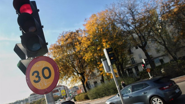 ep h en las ciudades y la perdida de seis puntos por usar el movil en madrid espana a 10 de noviembr