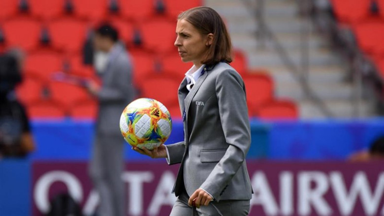 La colegiada francesa Stéphanie Frappart antes de un partido del Mundial de Francia | Antoine Massinon/A2M Sport Con/AFP7/Europapress ep la colegiada francesa stephanie frappartdepartidomundialfrancia