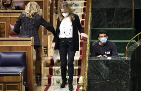 ep la portavoz de izquierda unida en el parlamento asturiano angela vallina baja las escaleras en