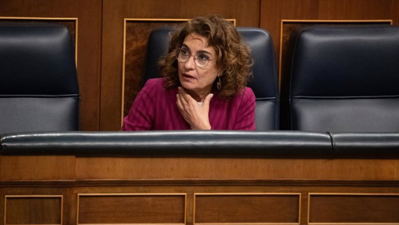 ep la vicepresidenta primera y ministra de hacienda maria jesus montero durante una sesion plenaria 20251209213503