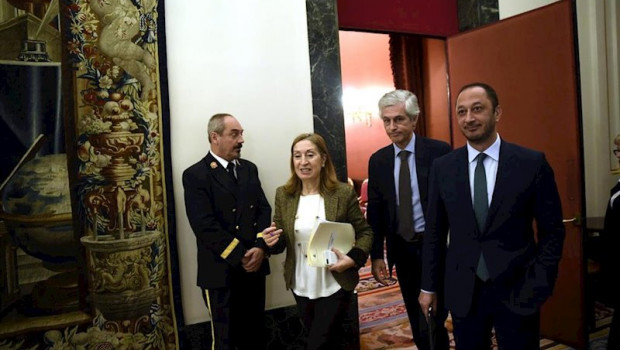 ep la vicepresidenta segunda del congreso ana pastor con sus companeros de mesa alfonso rodriguez