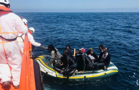 ep rescate patera con inmigrantes por salvamento maritimo