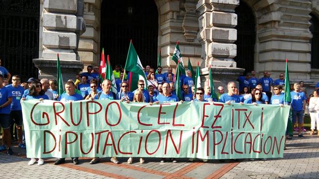 Trabajadores de CEL ante Diputación | EUROPA PRESS ep trabajadoresceldiputacion
