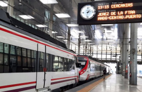 ep trenes de cercanias en la estacion de cadiz