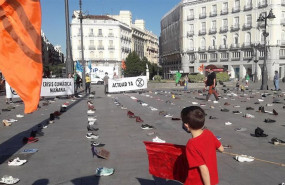 ep un nino sostiene una pancarta de extinction rebellion en la puerta del sol de madrid que aparece