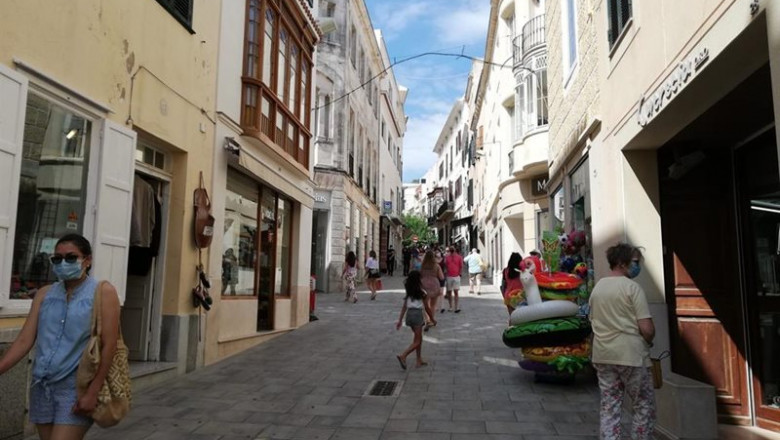 Una calle comercial en Mahón | EUROPA PRESS - Archivo ep una calle comercial en mahon