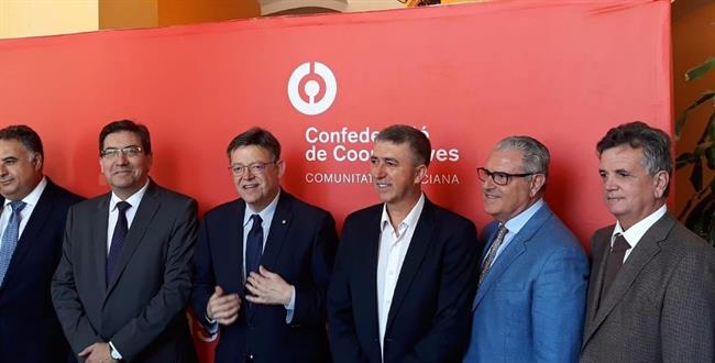 Ximo Puig, en el centro de la imagen, este jueves en Alicante | EUROPA PRESS ep ximo puig encentrola imagen este juevesalicante
