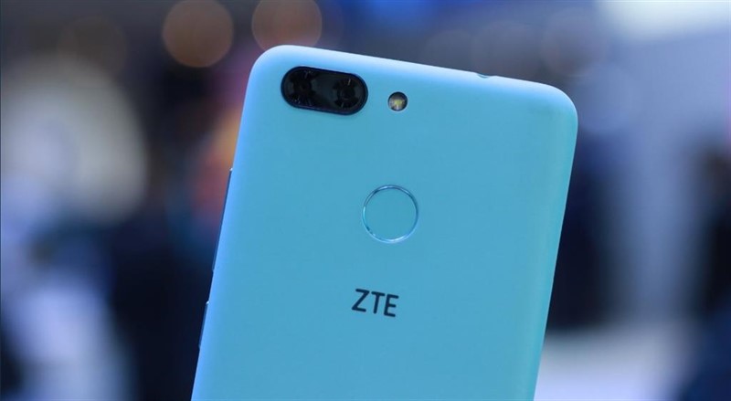 ZTE trabaja en un concepto de 'smartphone' con un 'notch' en el lateral adherido | ZTE - Archivo ep zteenconcepto de smartphone con un notch enlateral adherido