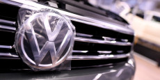 un logo volkswagen dans une usine a wolfsburg en allemagne 