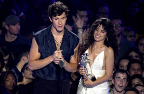 ep 27 august 2019 us newark canadian singer shawn mendes l and us-cuban singer camila cabello