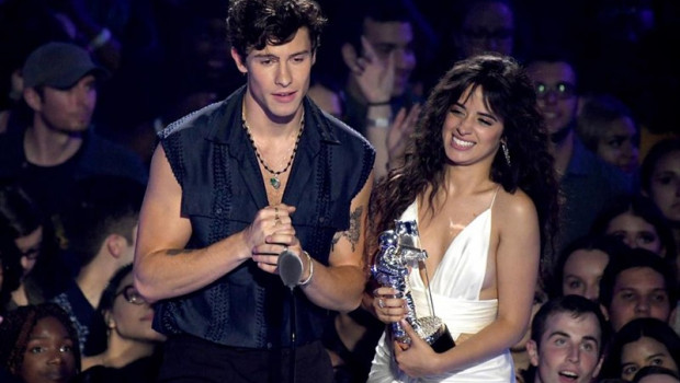 ep 27 august 2019 us newark canadian singer shawn mendes l and us-cuban singer camila cabello
