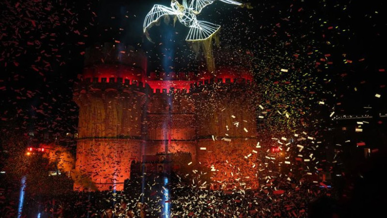 ep actuacion durante la crida de las fallas 2025 en las torres de serranos a 22 de febrero de 2026