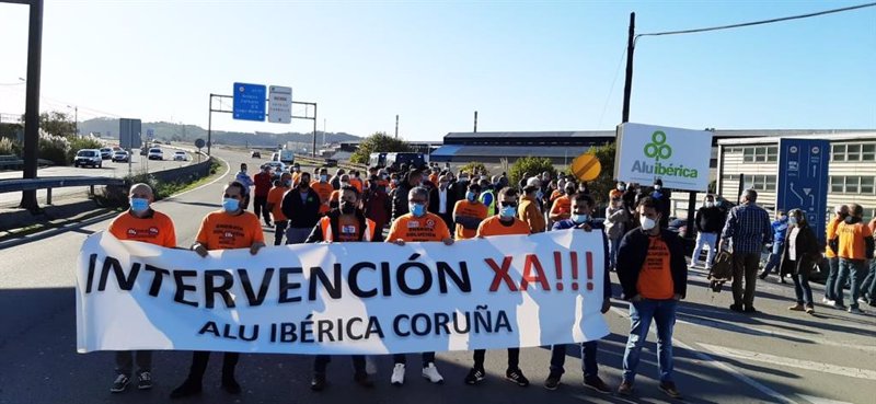 ep archivo imagen de archivo de una protesta del comite de empresa de alu iberica en a coruna ep archivo imagen de archivo de una protesta del comite de empresa de alu iberica en a coruna
