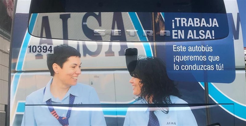 Cartel de la campaña de Alsa en la parte trasera de uno de su autobuses. | ALSA ep cartel de la campana de alsa en la parte trasera de uno de su autobuses