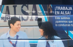 ep cartel de la campana de alsa en la parte trasera de uno de su autobuses