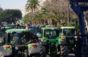 ep cientos de agricultores se concentran como protesta en el paseo del parque de malaga a 21 de