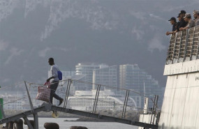 ep desembarco del buque audaz al muelle de crinavis con los 15 migrantes que viajaban a bordo del