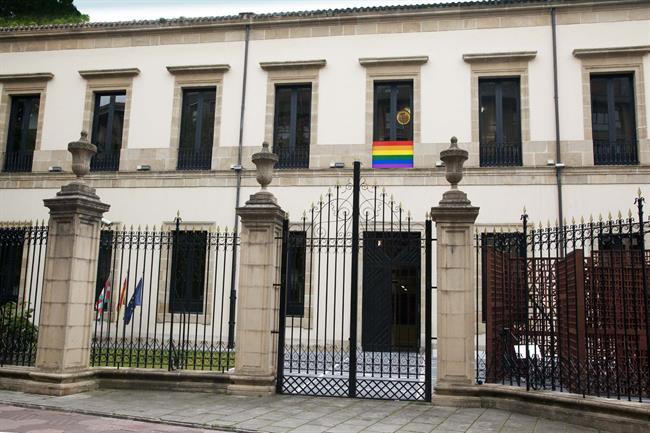 Día Internacional contra la Homofobia, la Transfobia y la Bifobia | PARLAMENTO VASCO ep dia internacionalla homofobia la transfobiala bifobia