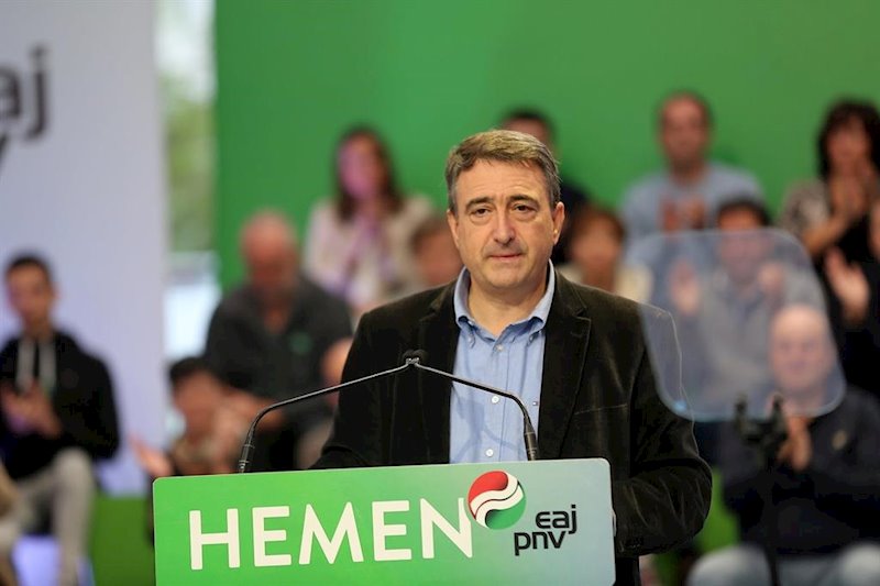 ep el cabeza de lista del pnv al congreso por bizkaia aitor esteban en un acto