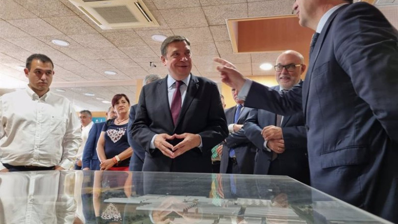 ep el ministro de agricultura pesca y alimentacion luis plana visita la finca experimental las