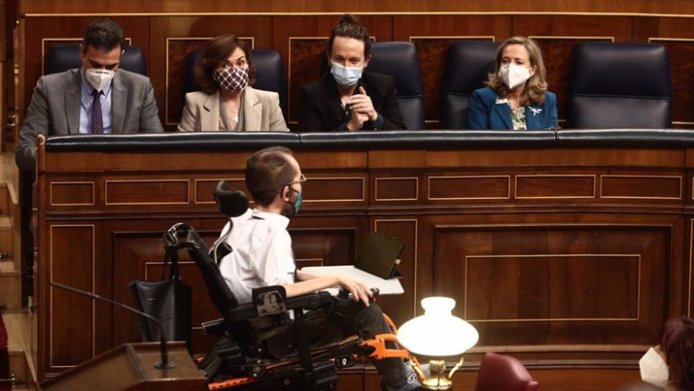 El portavoz de Unidas Podemos, Pablo Echenique (centro); el presidente del Gobierno, Pedro Sánchez (1i) la vicepresidenta primera, Carmen Calvo (2i); el vicepresidente segundo, Pablo Iglesias (2d), y la vicepresidenta tercera, Nadia Calviño (1d). | EUROPA PRESS/E. Parra. POOL - Europa Press ep el portavoz de unidas podemos pablo echenique centro el presidente del gobierno pedro sanchez 1i