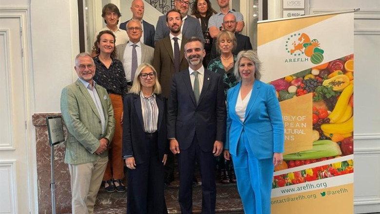 El presidente de la Asamblea de las Regiones Hortícolas de Europa (Areflh) y consejero de Agricultura, Pesca, Agua y Desarrollo Rural, Ramón Fernández-Pacheco, preside dicho acto en Ixelles (Bruselas). | JUNTA DE ANDALUCÍA ep el presidente de la asamblea de las regiones horticolas de europa areflh y consejero de