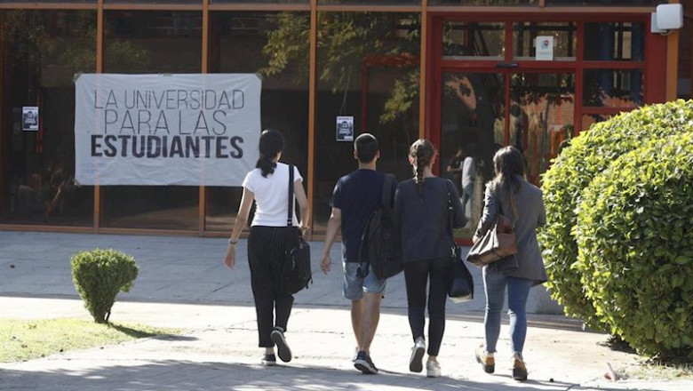 Estudiantes en uno de los campus de la Universidad Rey Juan Carlos de Madrid (URJC). | Eduardo Parra - Europa Press - Archivo ep estudiantes en uno de los campus de la universidad rey juan carlos de madrid urjc